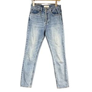 Levi’s High Waisted Mom Jean 32 W 27 L Size 16 Light wash Distressed Knee Denim